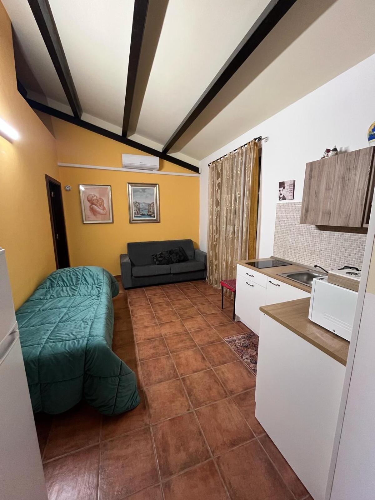 Case Vacanza E Camere In Villa Isabella Con Parcheggio Custodito E Wifi Gioia Del Colle Exterior photo